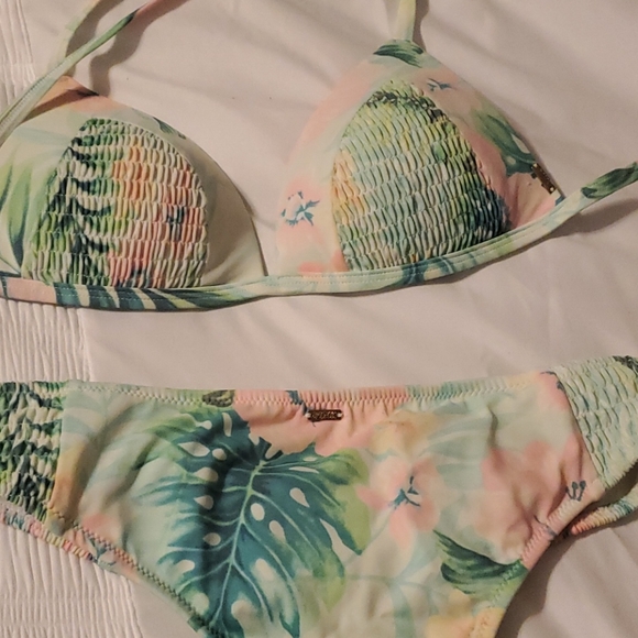 Victoria’s Secret Pink bikini - Picture 3 of 3